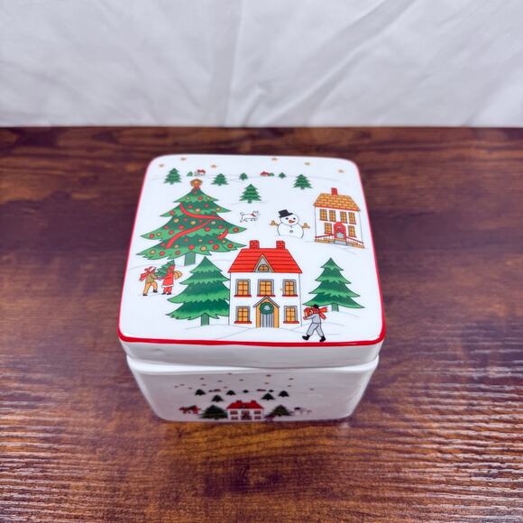 VTG Action Industries Christmas Ceramic Trinket Box – Holiday Scene w/ Lid - Picture 3 of 10